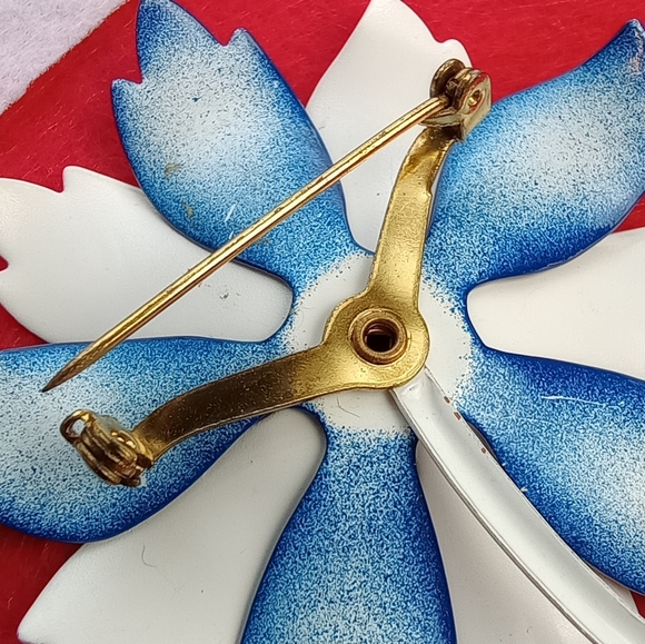 Vintage Red White and Blue Metal Enamel White Stem Flower Brooch Pin - Picture 7 of 7